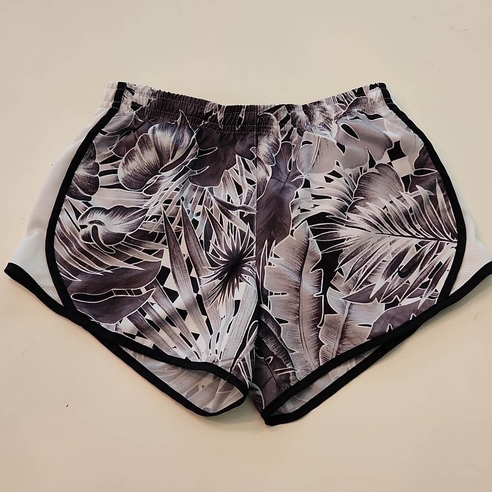 Nike DriFit medium black white tropical print athletic shorts